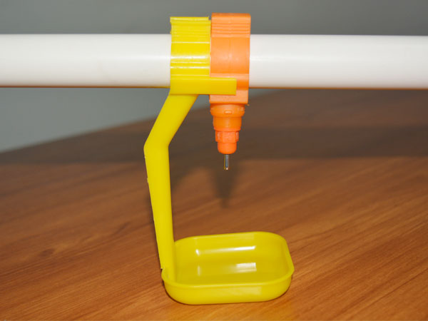 drinking nipples with water cup can reduce labor intensity.